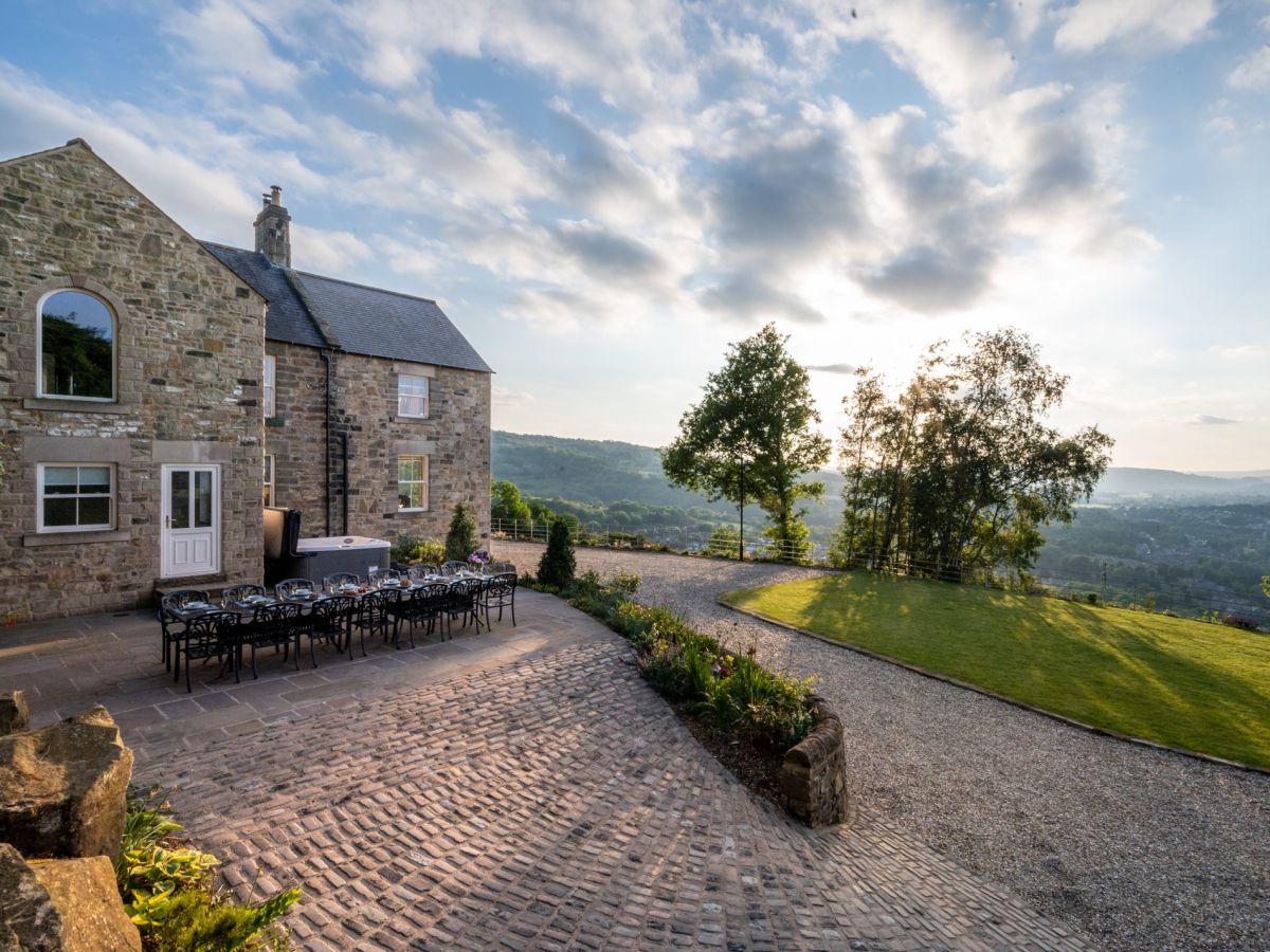 Riber House, listing photograph 8