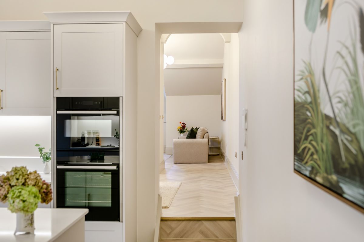 Apartment 5 The Castleton Suite, listing photograph 8