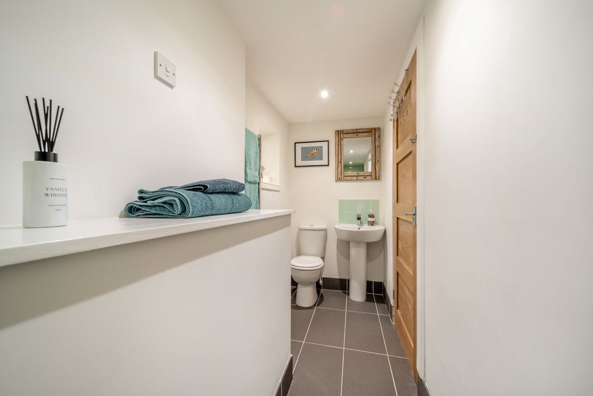 Nelson Cottage, listing photograph 9