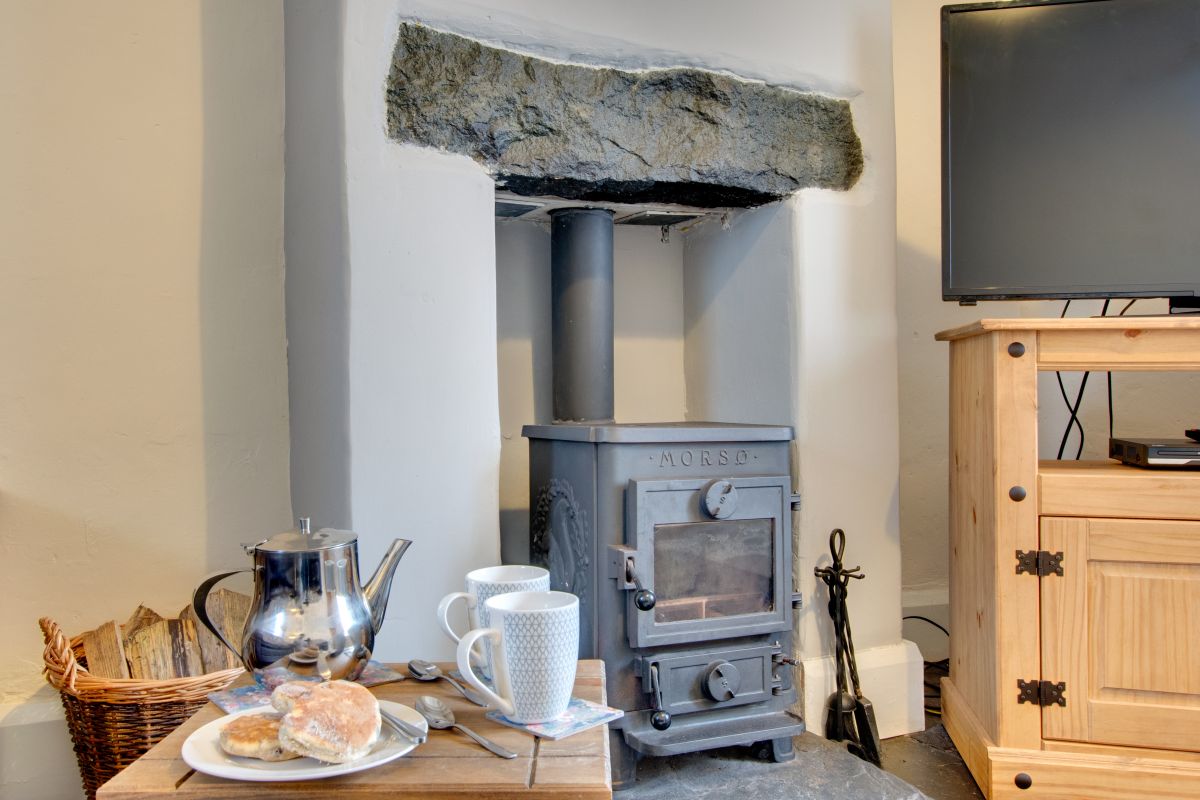 Ty Newydd, listing photograph 3