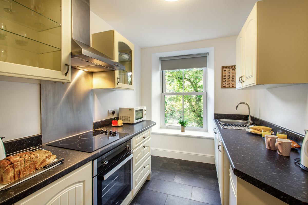 Fairy Glen Apt Three, listing photograph 3