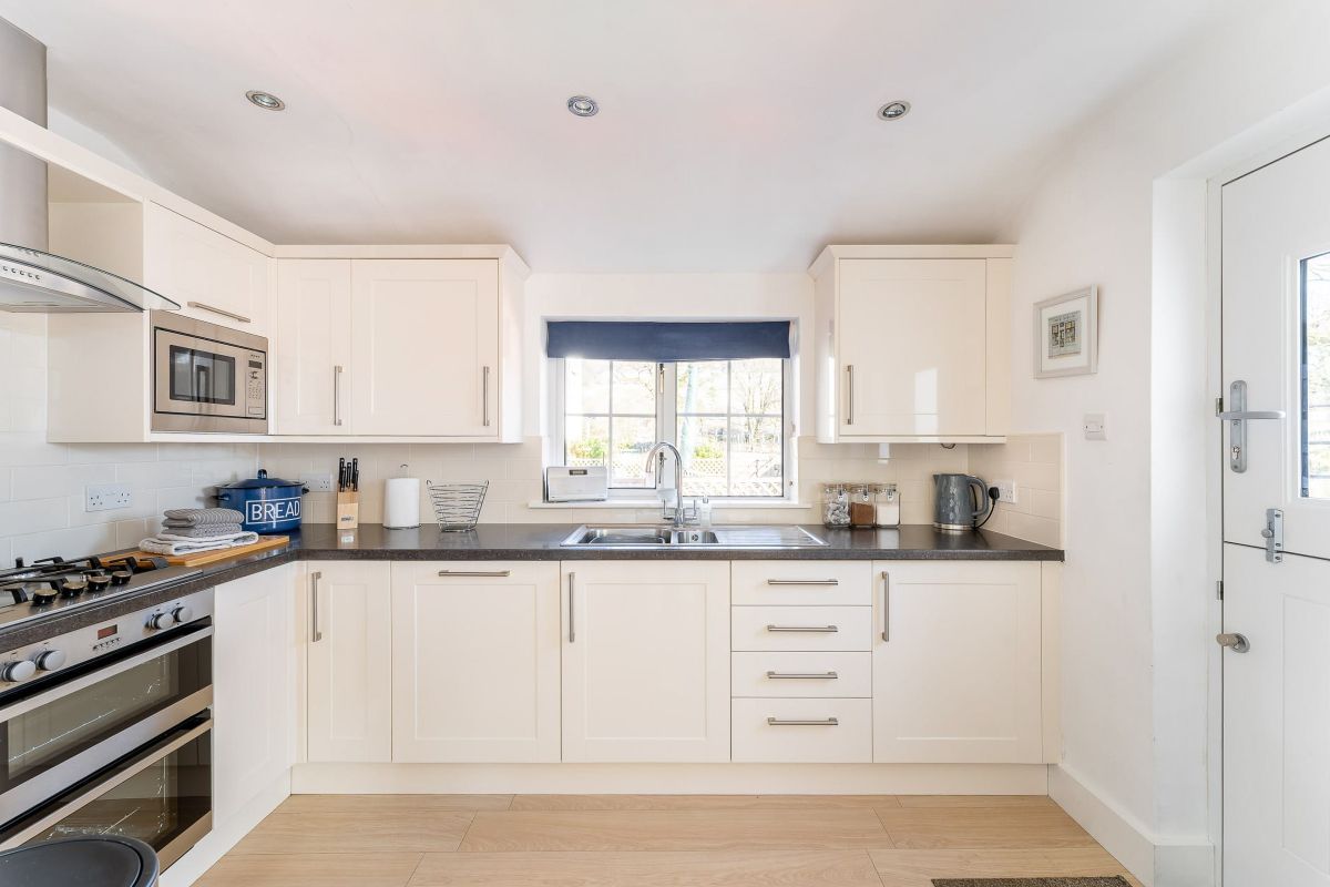 1 Borrans Park House, listing photograph 4