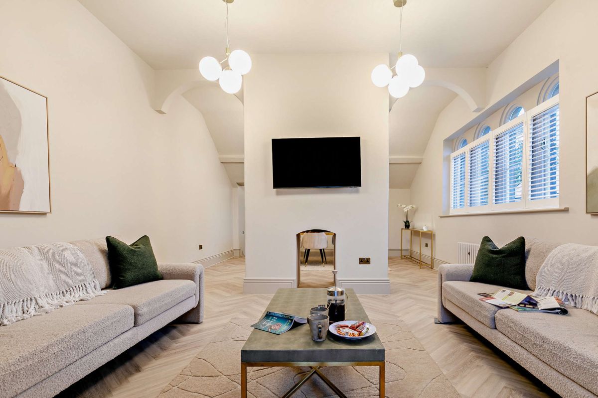 Apartment 5 The Castleton Suite, listing photograph 11