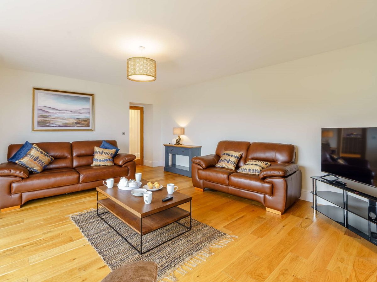 Bay Hall, listing photograph 11