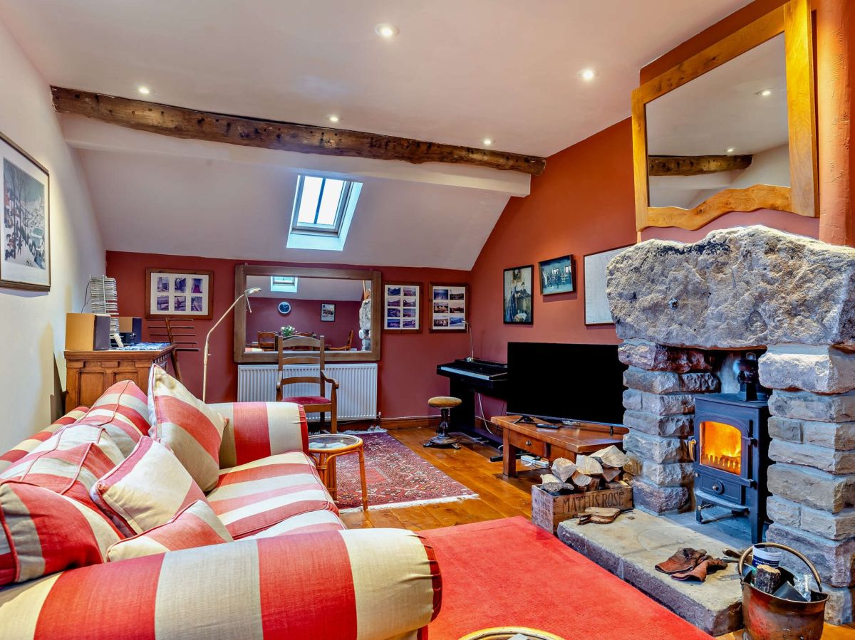Combs Barn, listing photograph 2