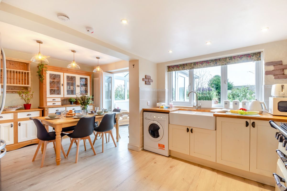 Apple Tree Cottage - Ashbourne, listing photograph 10