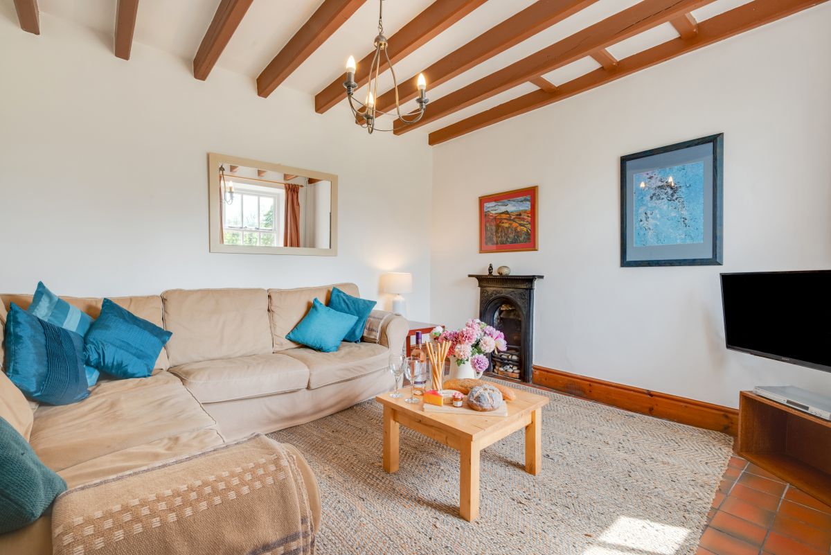 Knoll, listing photograph 2