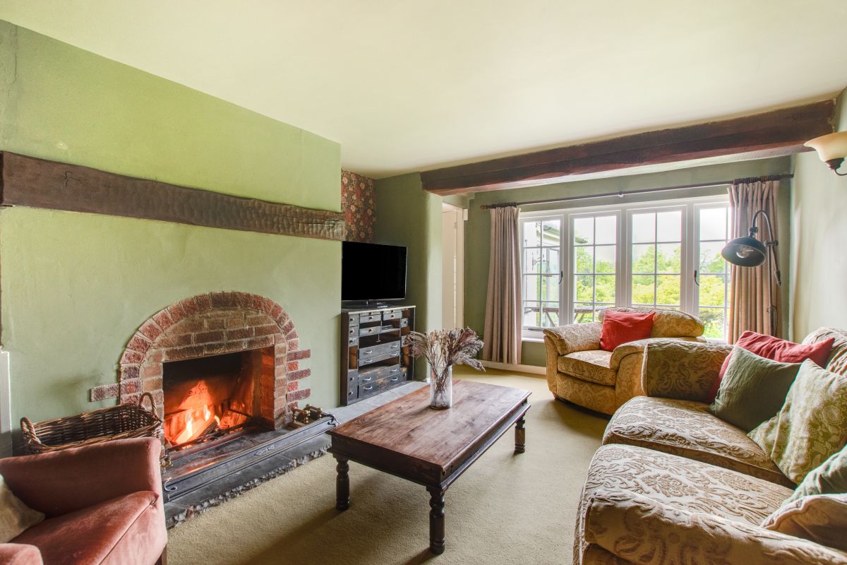 Woodside, listing photograph 3