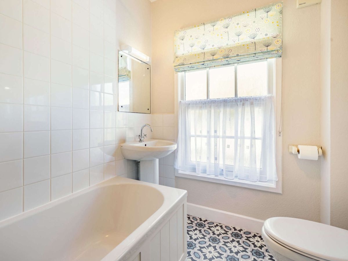 Swan View Railway Cottage, listing photograph 11
