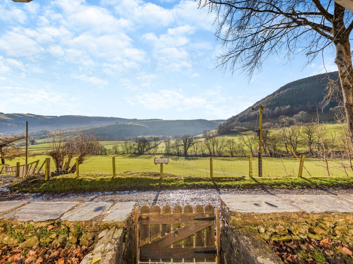 Tanat Valley Cottage, listing photograph 8