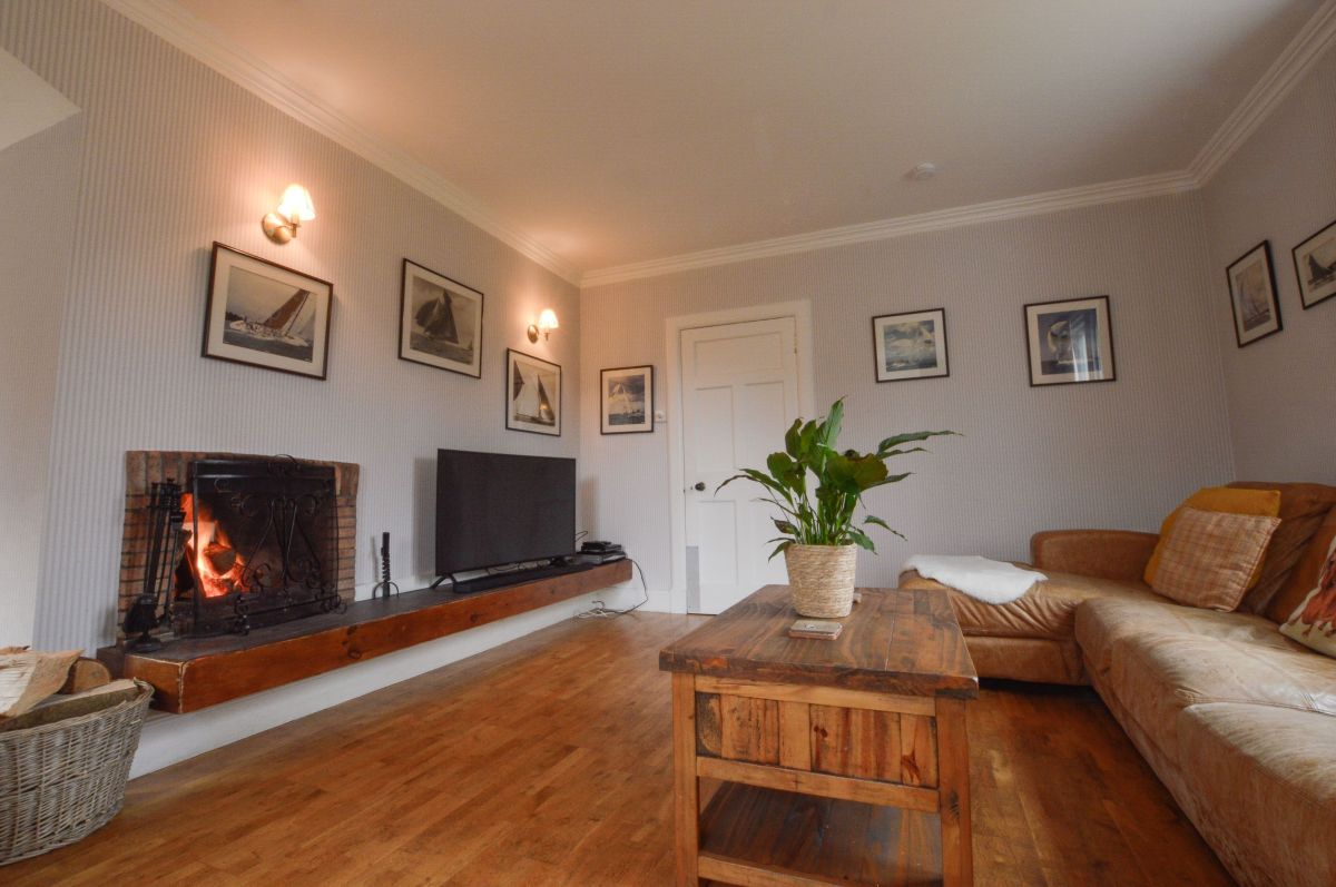 Cologin Farmhouse, listing photograph 2