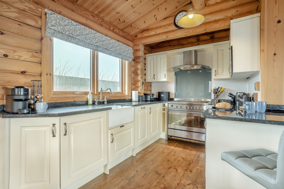 Stoneygate Cabin, listing photograph 7