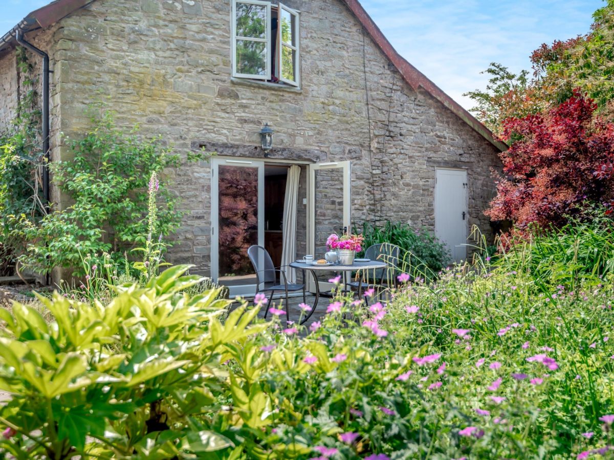 Pond Cottage, listing photograph 2