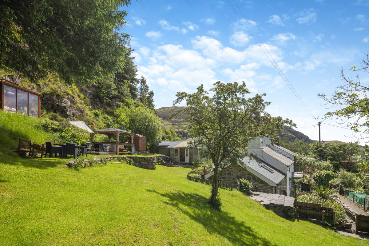 The Mountains House, listing photograph 6