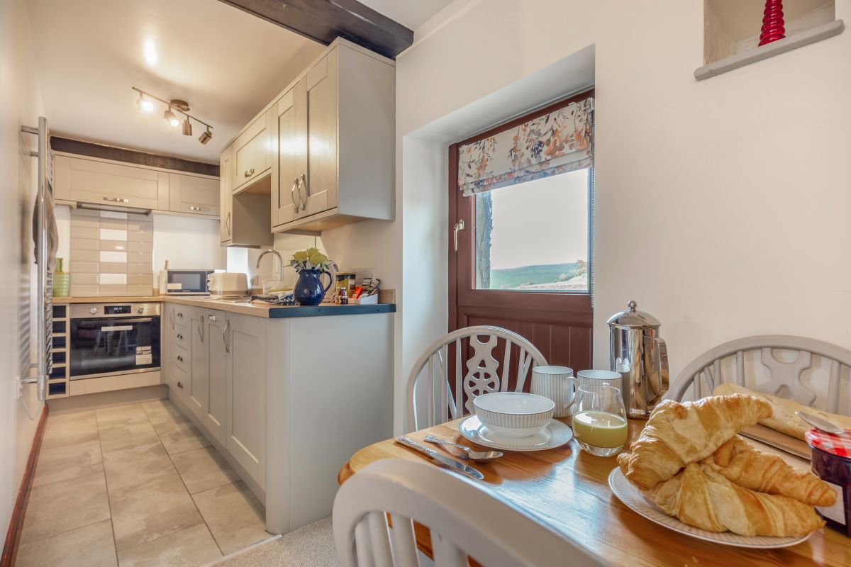 Poppies Court, listing photograph 11
