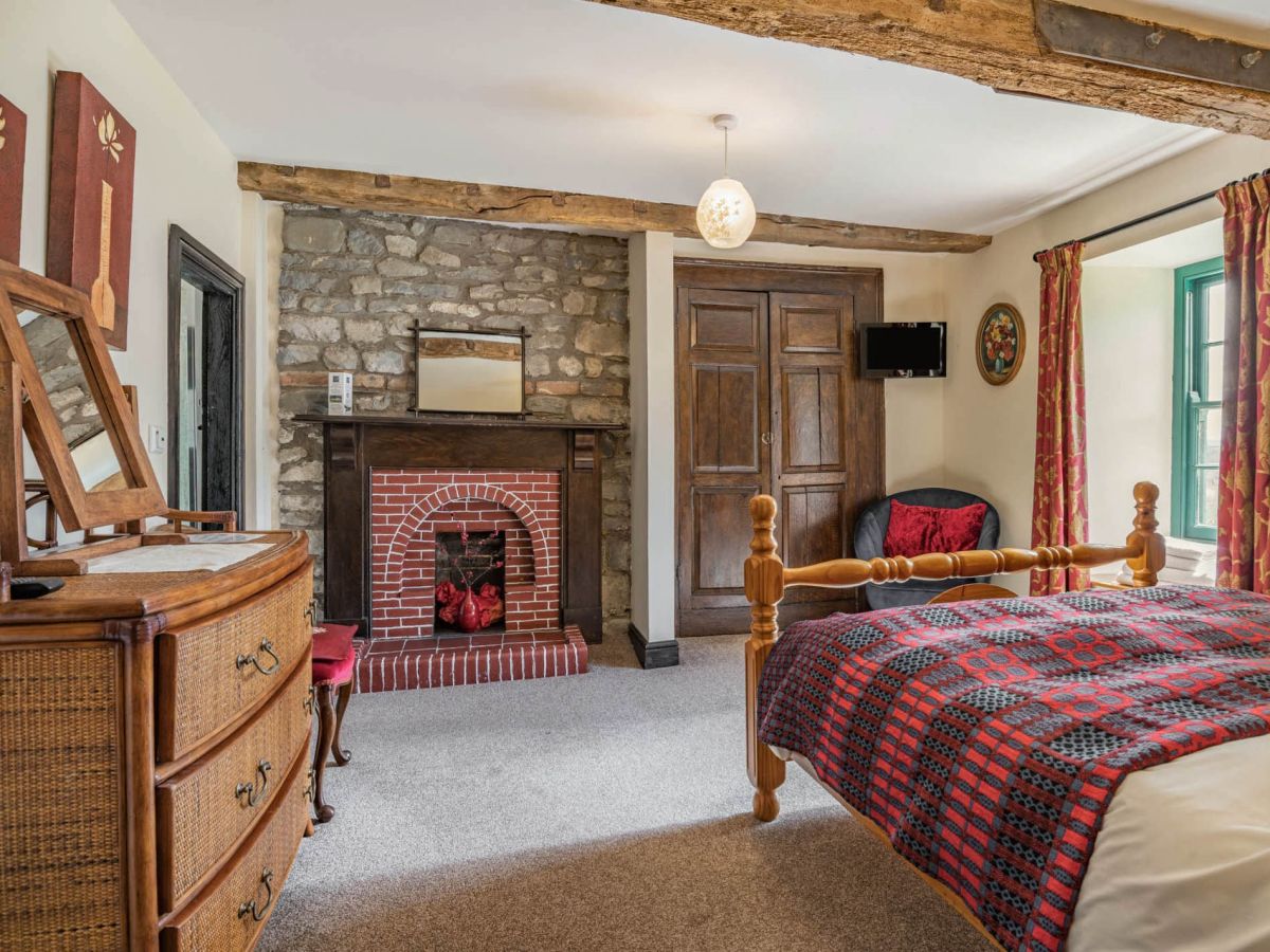 The Old Family Home, listing photograph 12