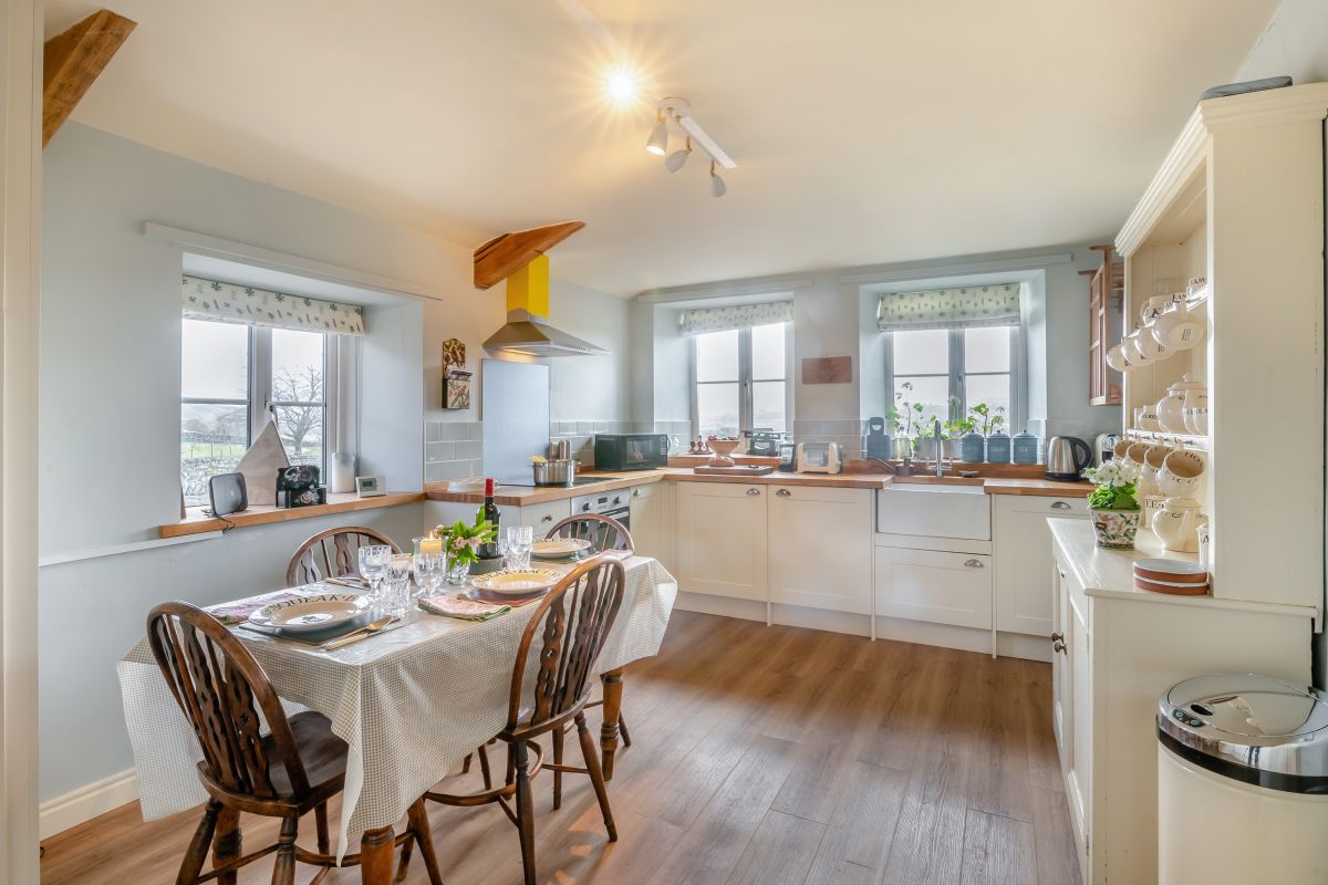Throstlenest Farm Cottage, listing photograph 8