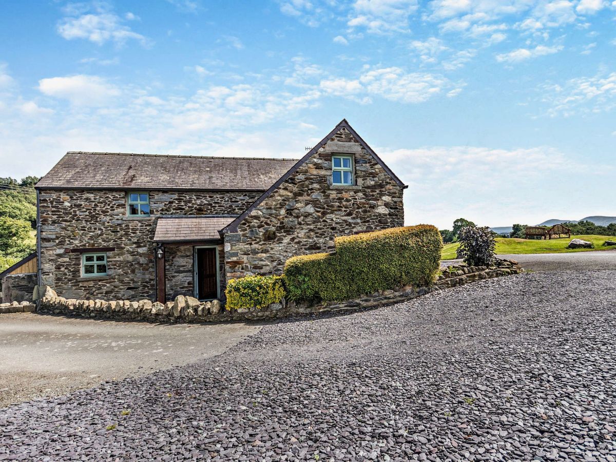 Family Farmhouse Conwy Valley, listing photograph 8