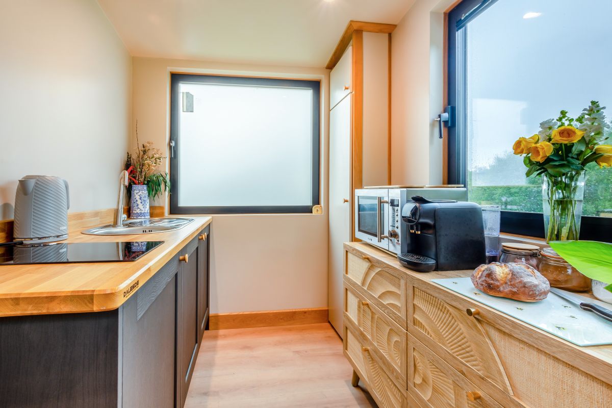 Hedgehog Cabin, listing photograph 9
