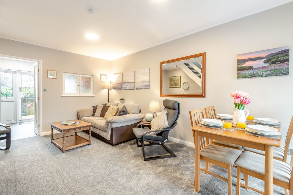 Mews Cottage, listing photograph 3