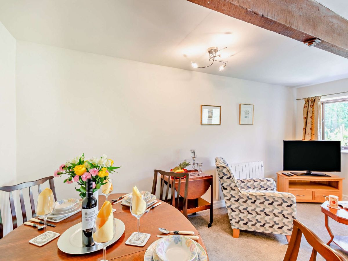 Pine Cottage, listing photograph 4