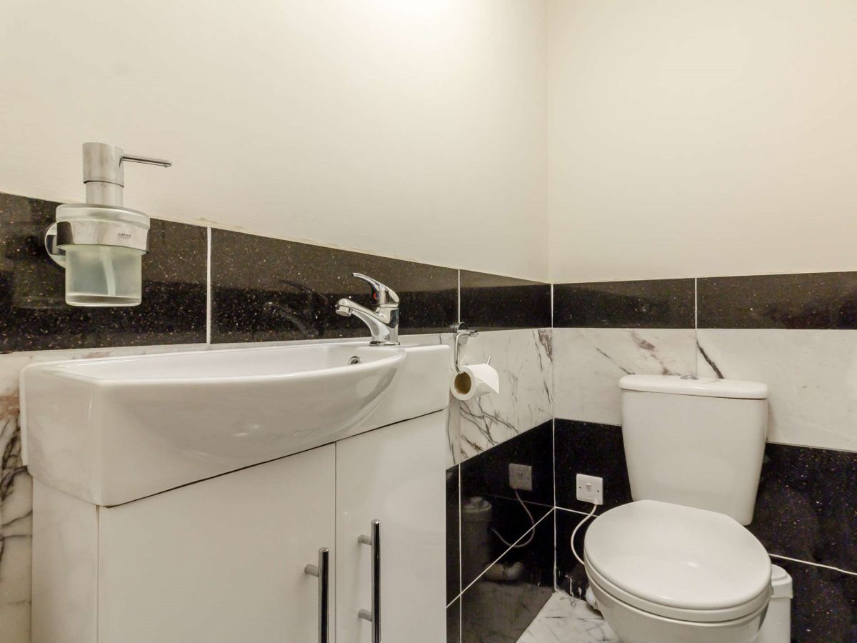 Bagshot House, listing photograph 11