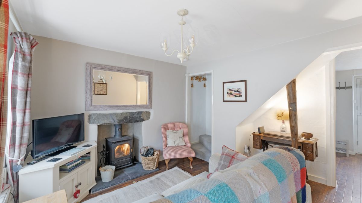 Gingerbread Cottage, listing photograph 2