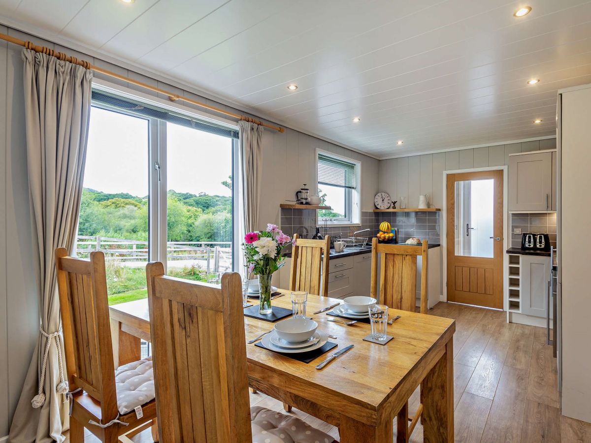 Dragonfly Lodge, listing photograph 3