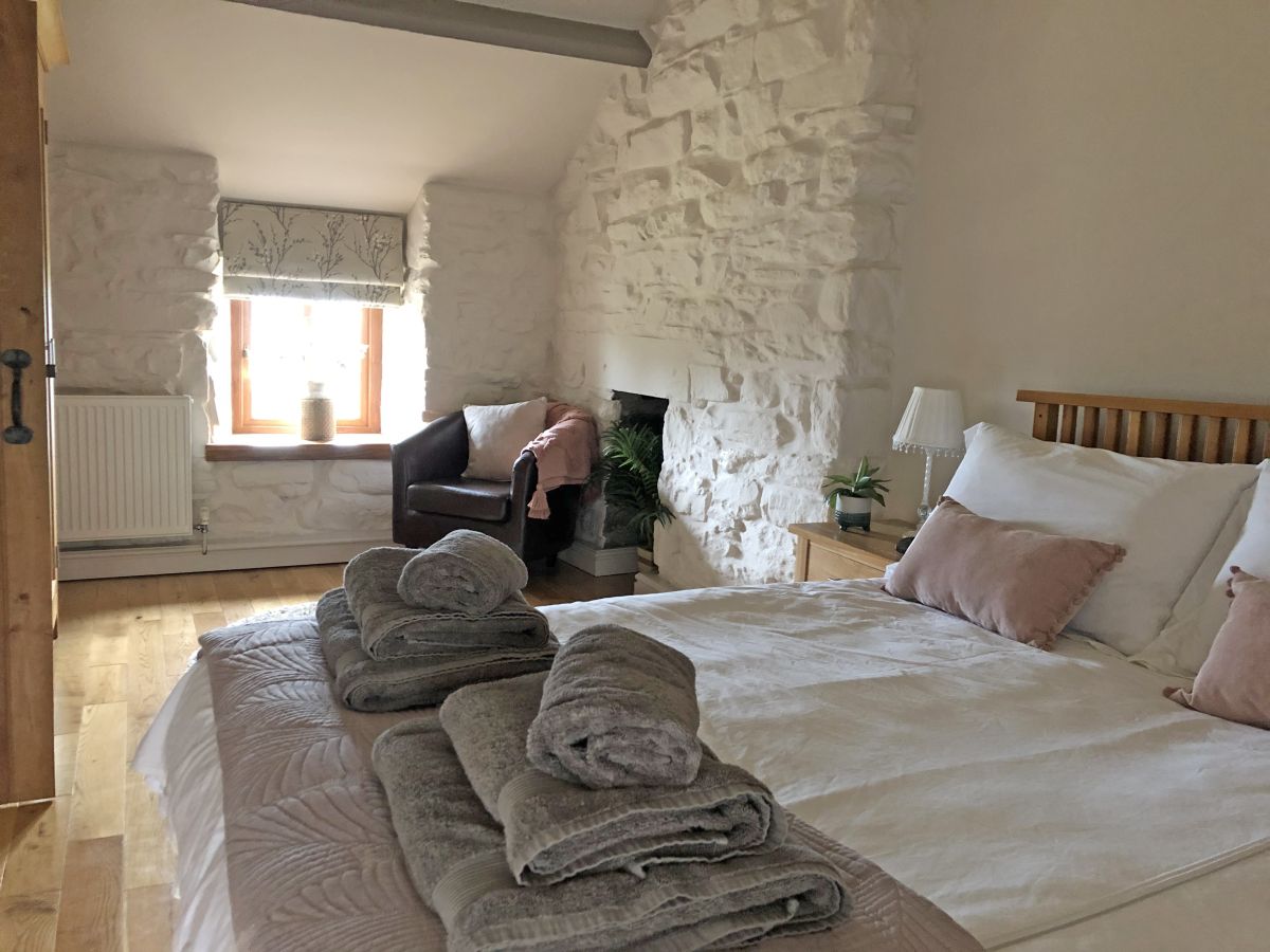 Ty Cerrig Cottage, listing photograph 5