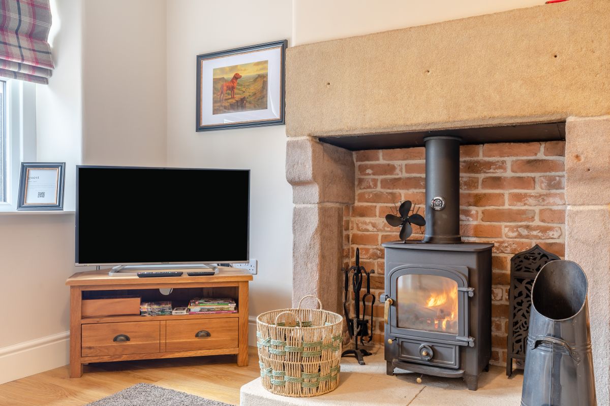 Wisteria Cottage - Eyam, listing photograph 4