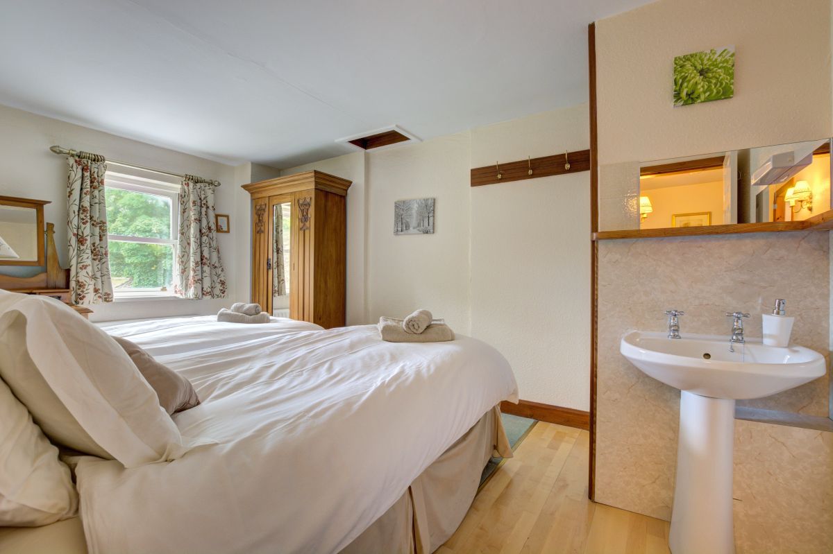 West Cottage, listing photograph 8