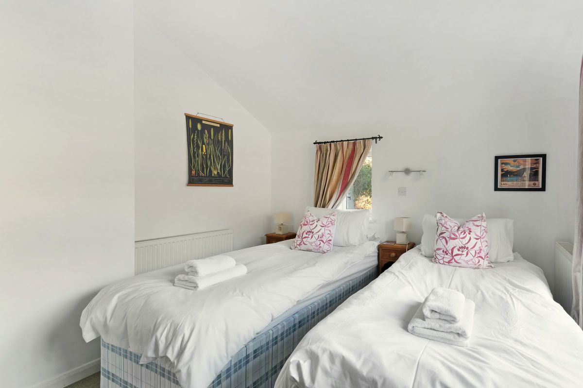Rowan Studio Cottage, listing photograph 12