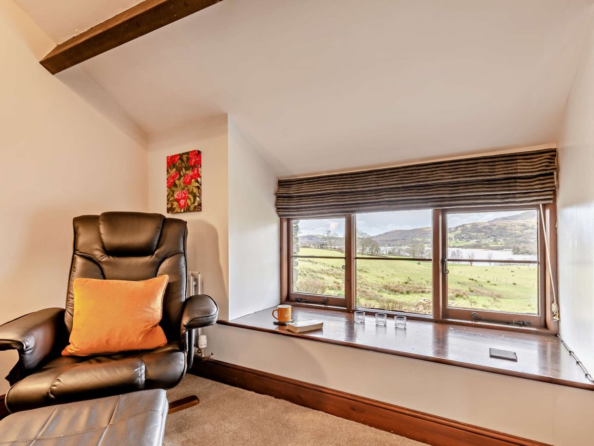 How Head House, listing photograph 9