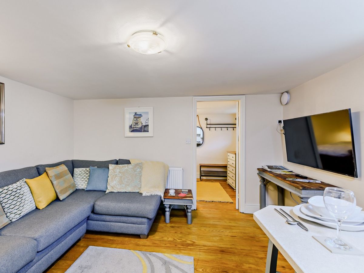 Aarons Place, listing photograph 2