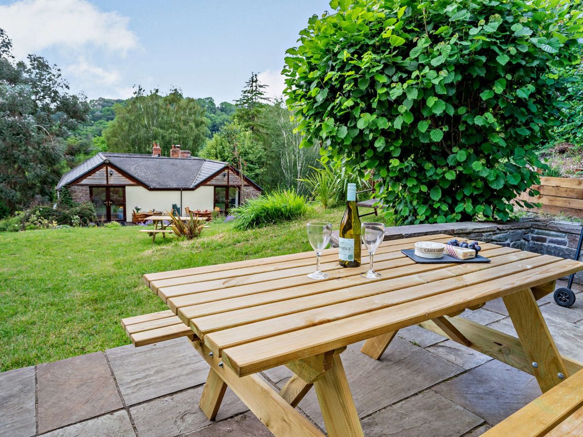 Skylark Lodge - Llangenny, listing photograph 4