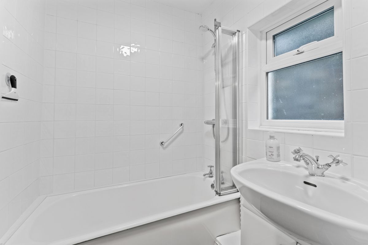 The Escape, listing photograph 9