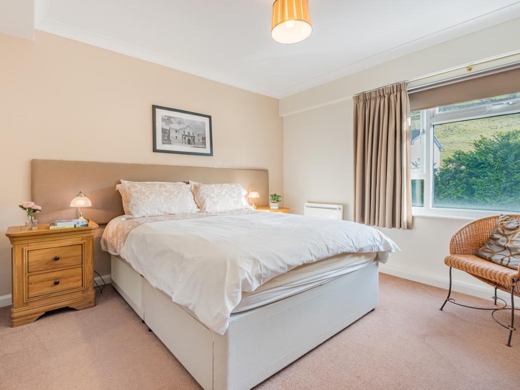 Ambleside Heights, listing photograph 8