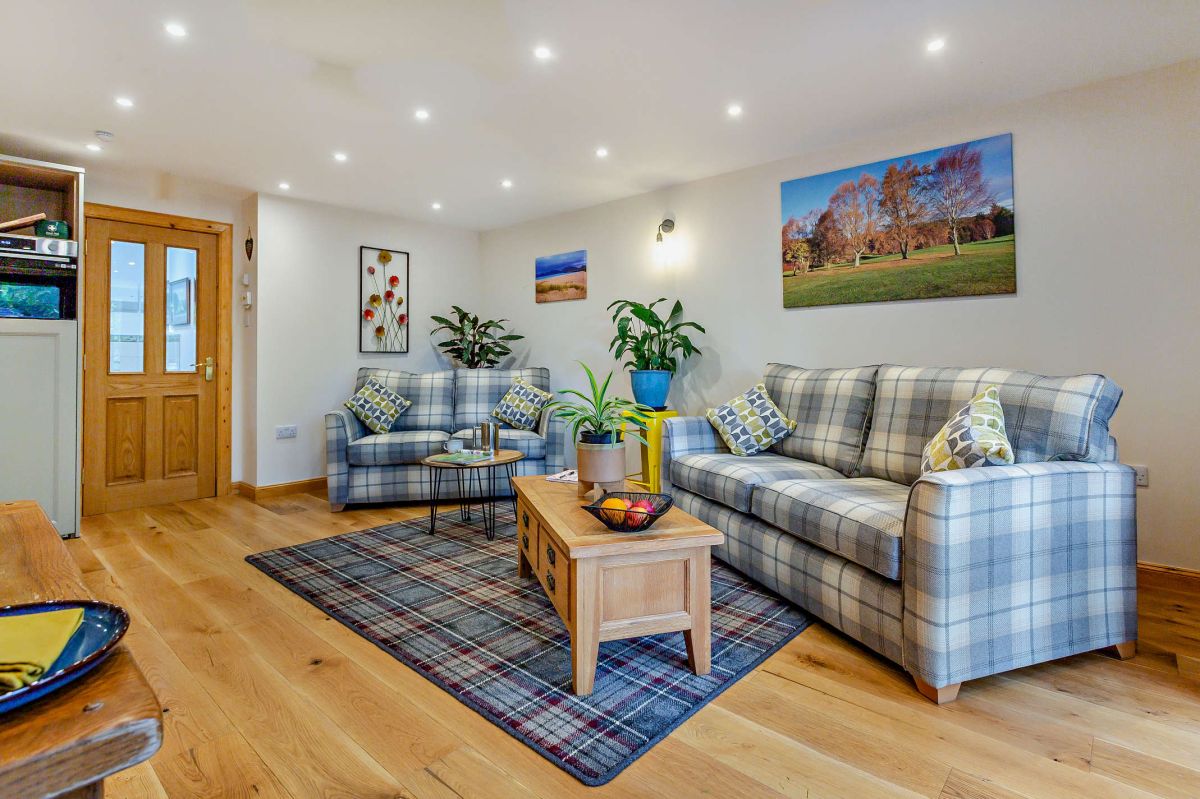 Highfield Lodge, listing photograph 4