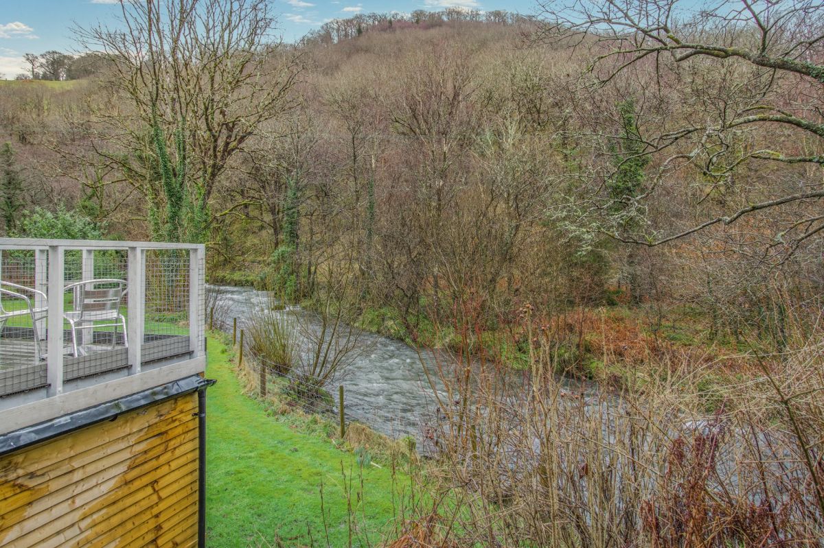 Bwthyn Gwyddfid, listing photograph 7