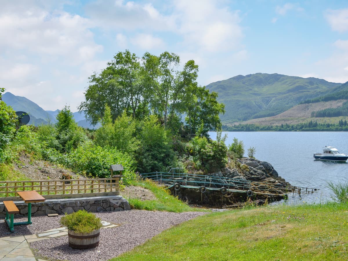 Waterside, listing photograph 2