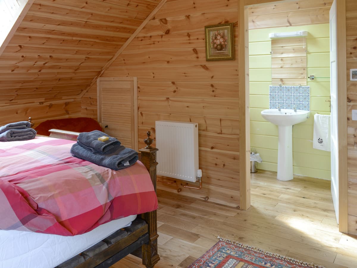 Moonshine Cottage, listing photograph 9