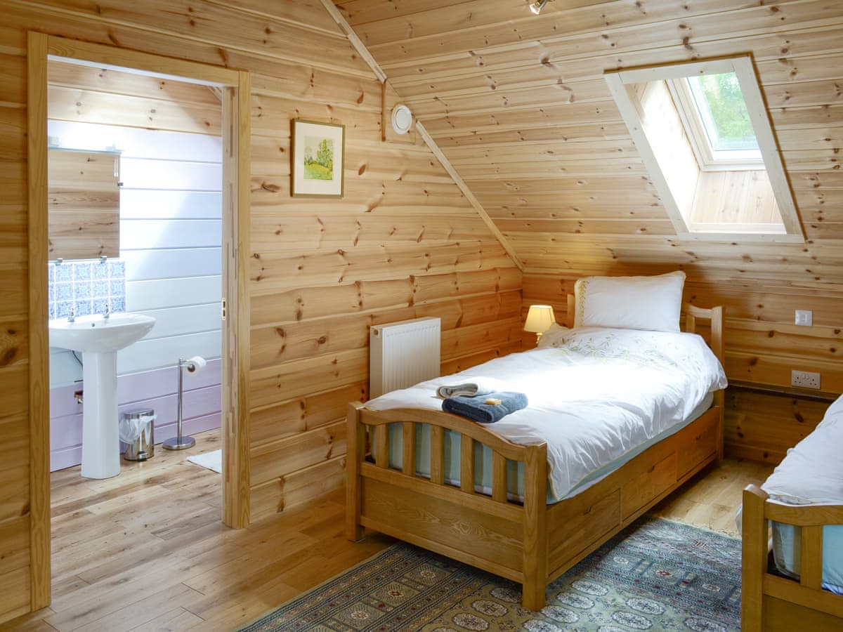 Moonshine Cottage, listing photograph 11