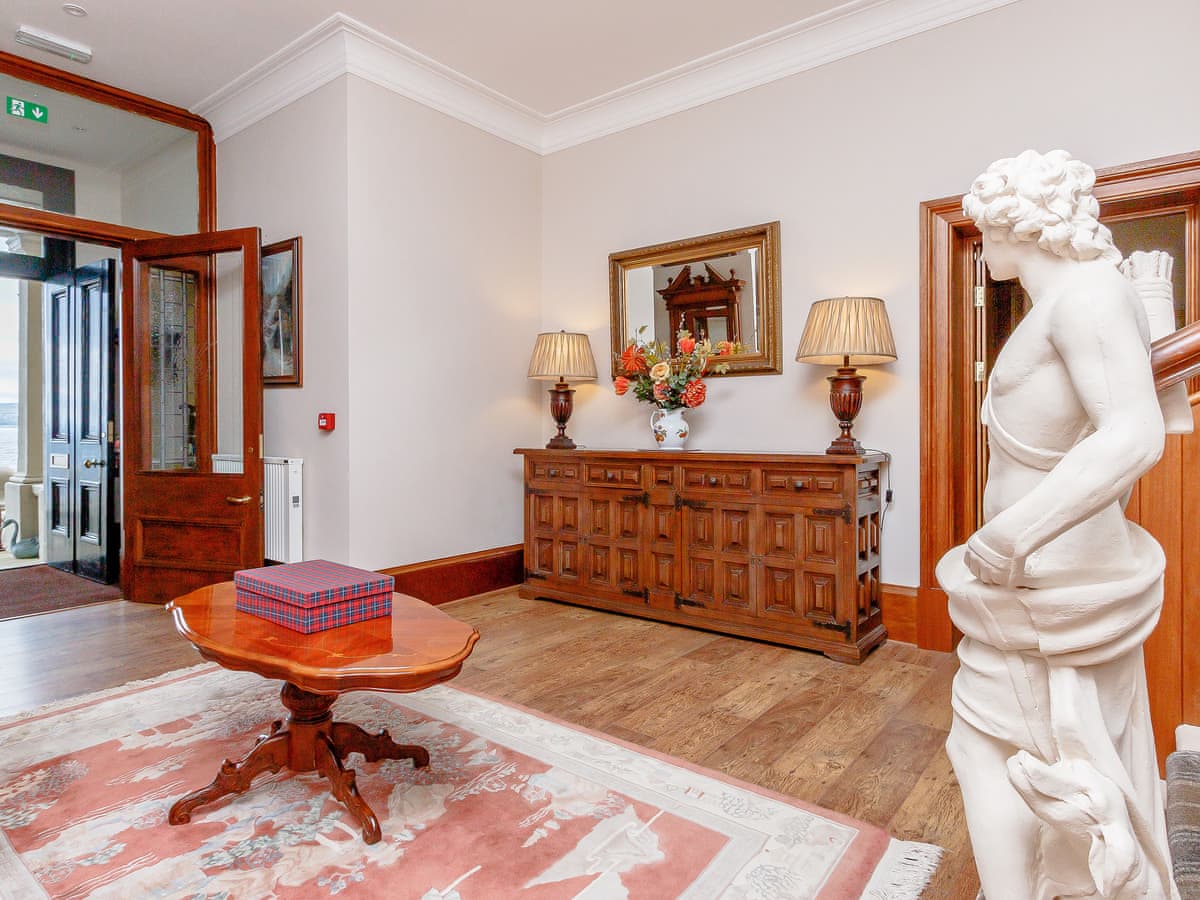 Strone House, listing photograph 3