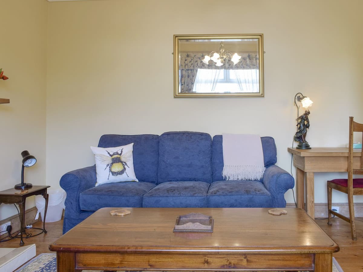 Hillview Holidays - Hill View House, listing photograph 4