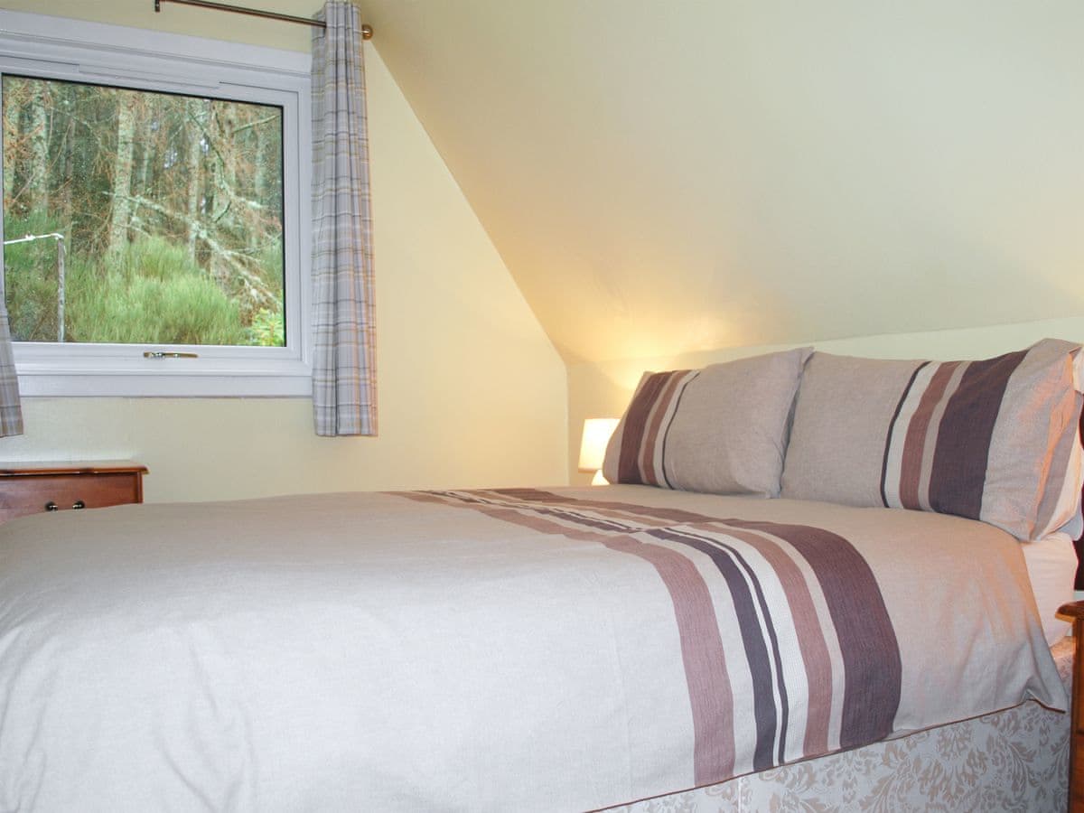 Flowerburn Holidays - Heather Lodge, listing photograph 3