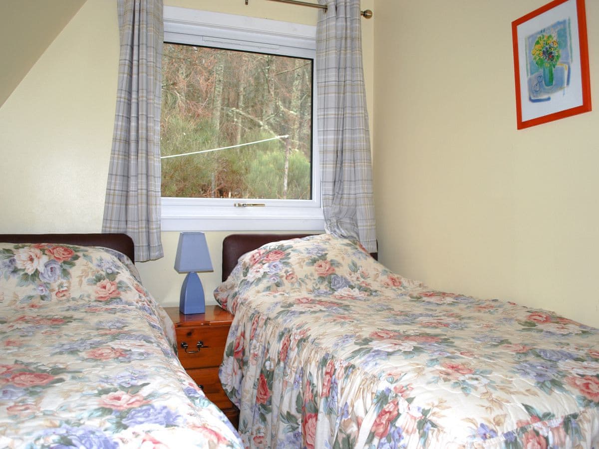 Flowerburn Holidays - Heather Lodge, listing photograph 4