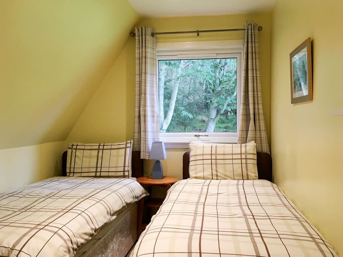 Flowerburn Holidays - Thistle Lodge, listing photograph 6