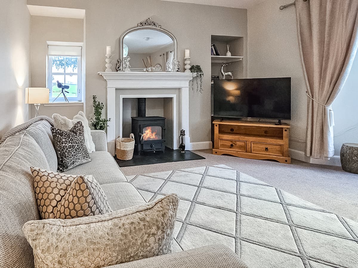 Darris Farmhouse, listing photograph 4