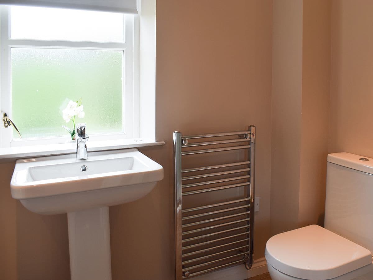 Inchrie Holiday Cottages- Forth View, listing photograph 10