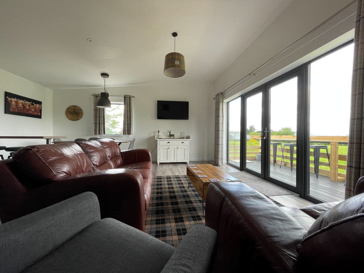 Willow Lodge, listing photograph 2